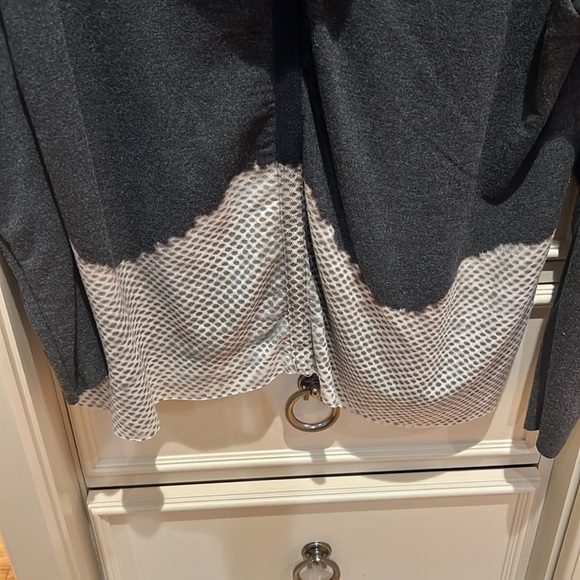 Women’s SZ M T PARTY long sleeve hooded shirt - Picture 8 of 8